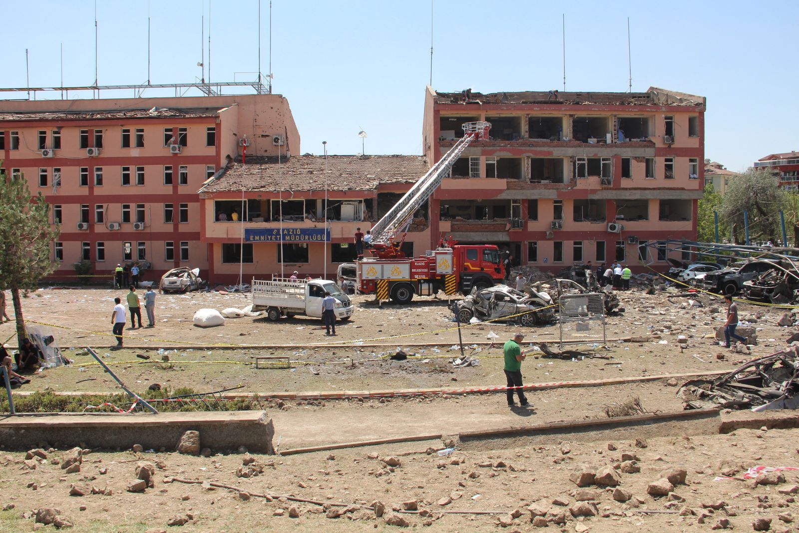 Elazığ'da bombalı saldırı: 3 şehit, 170 yaralı